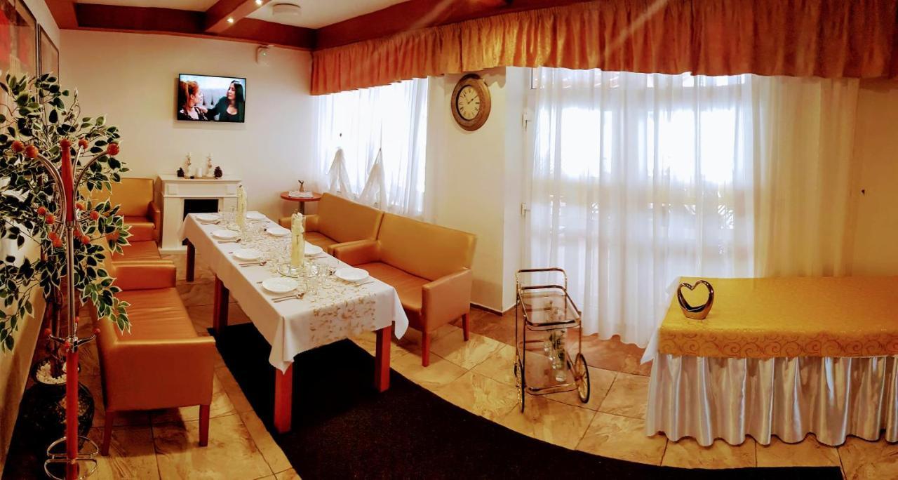 Agrohotel Tri Brezy Hrustin 외부 사진