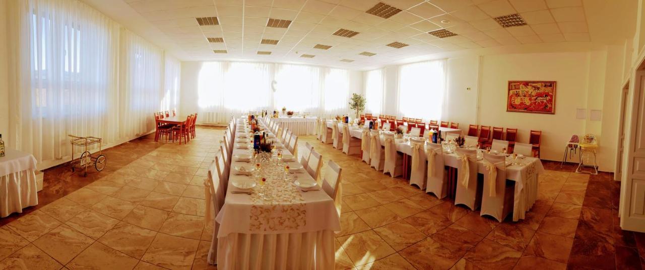 Agrohotel Tri Brezy Hrustin 외부 사진
