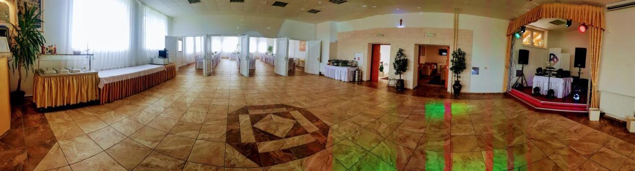 Agrohotel Tri Brezy Hrustin 외부 사진
