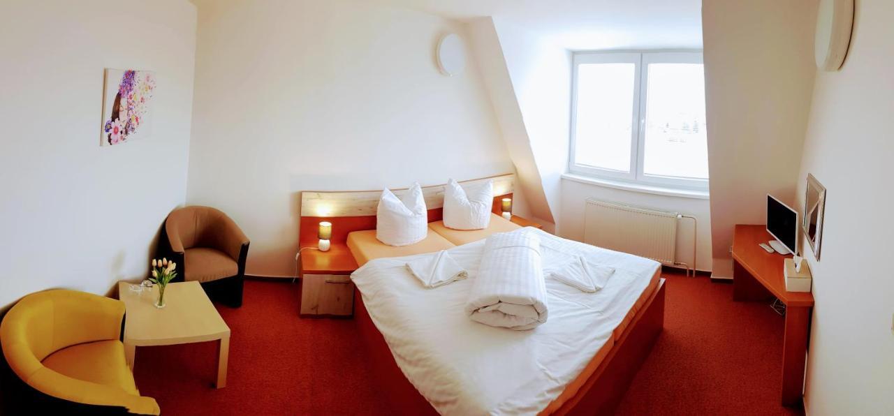 Agrohotel Tri Brezy Hrustin 외부 사진