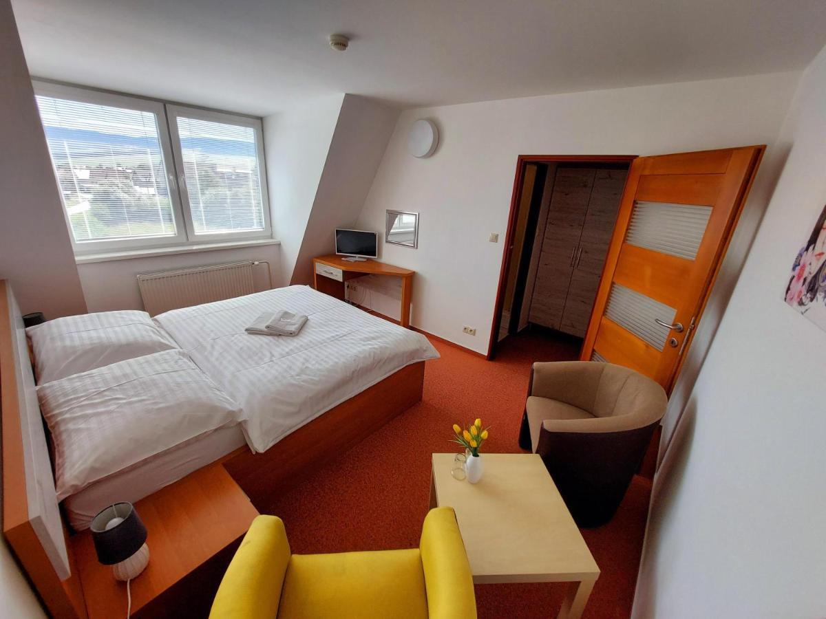 Agrohotel Tri Brezy Hrustin 외부 사진