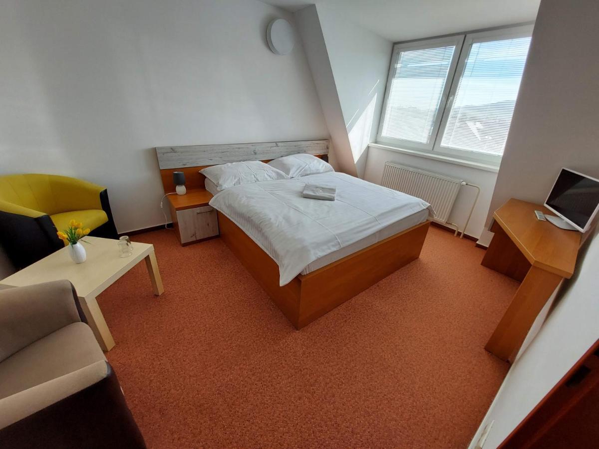 Agrohotel Tri Brezy Hrustin 외부 사진