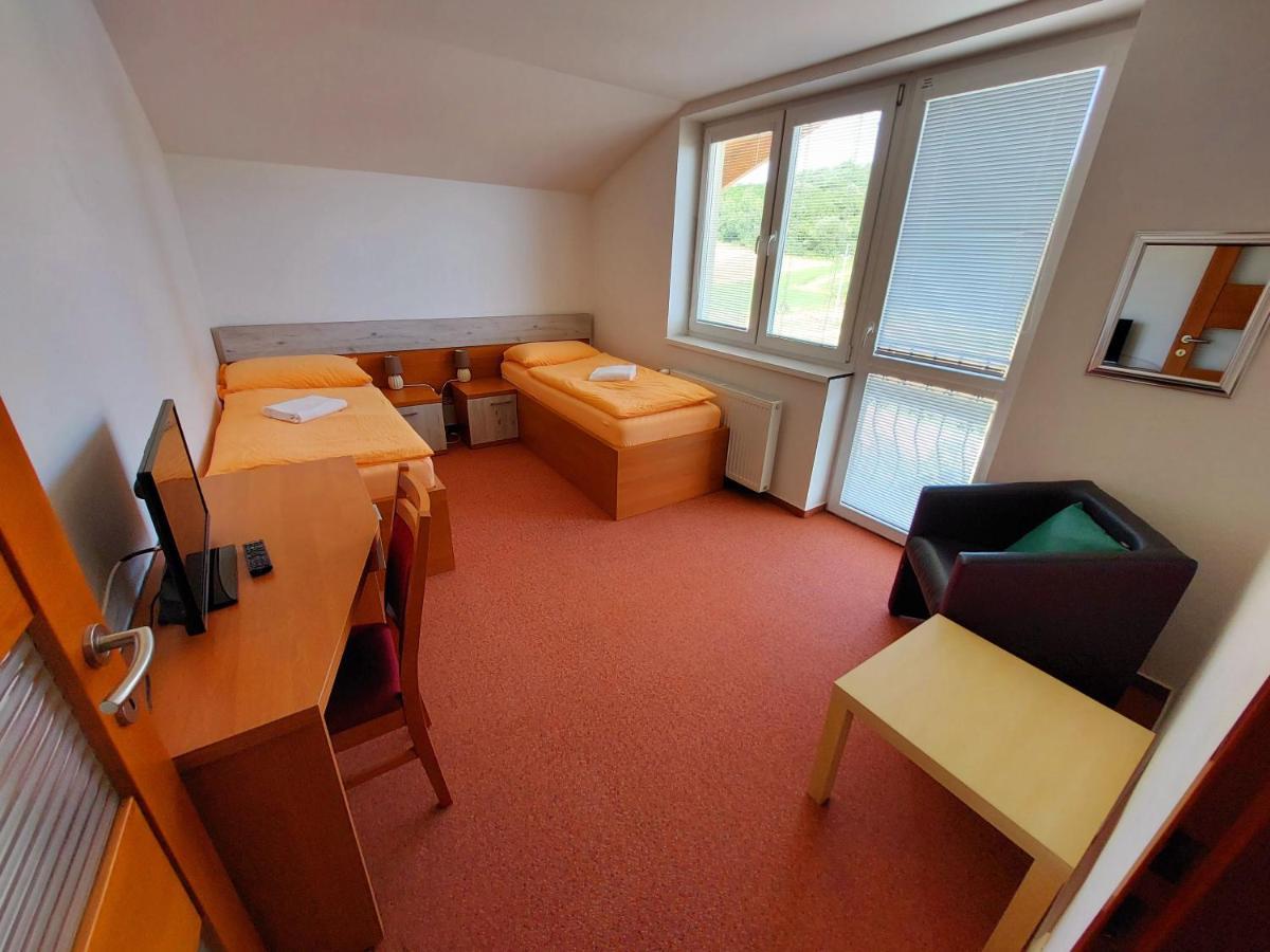 Agrohotel Tri Brezy Hrustin 외부 사진