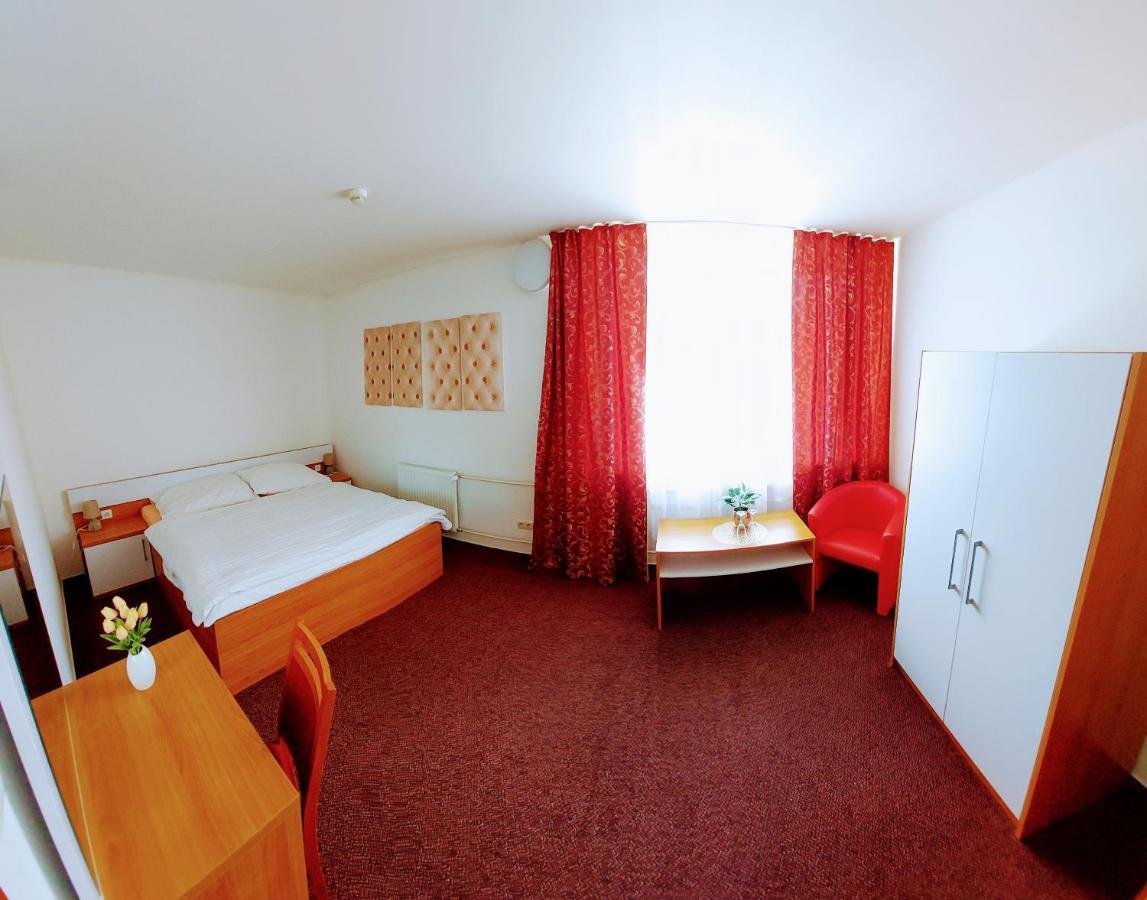 Agrohotel Tri Brezy Hrustin 외부 사진