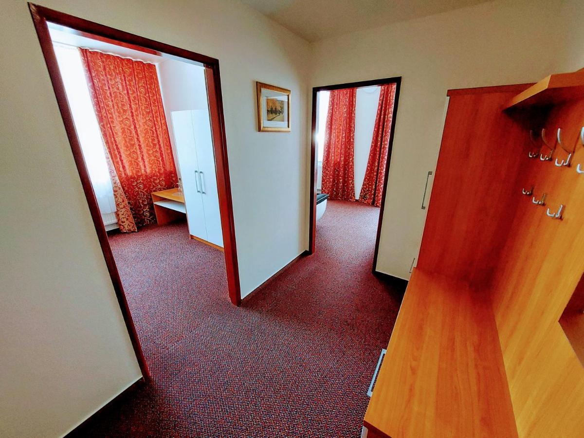 Agrohotel Tri Brezy Hrustin 외부 사진