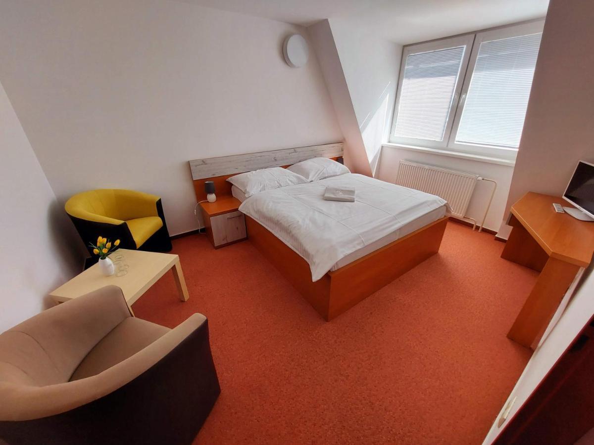 Agrohotel Tri Brezy Hrustin 외부 사진