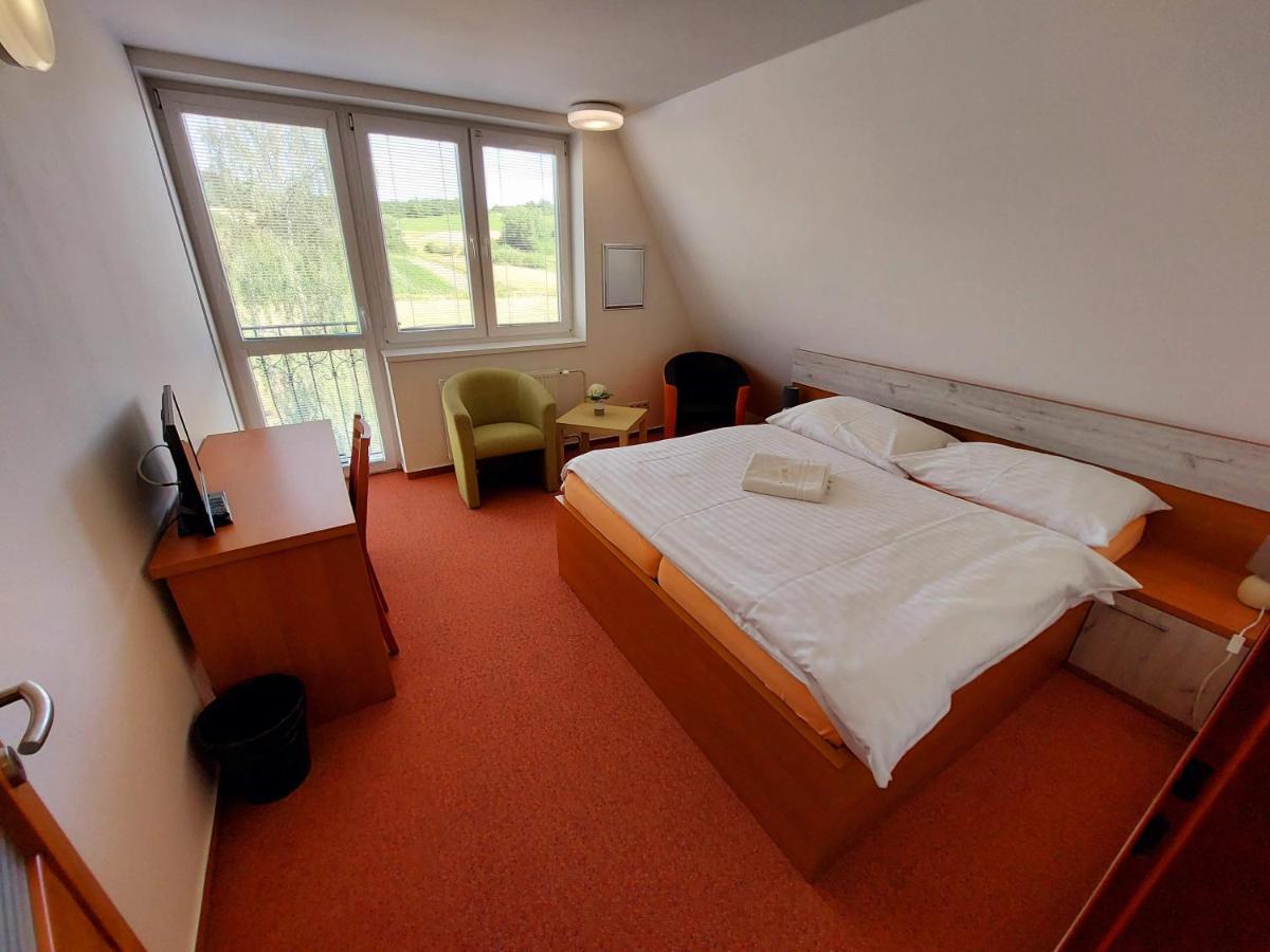 Agrohotel Tri Brezy Hrustin 외부 사진