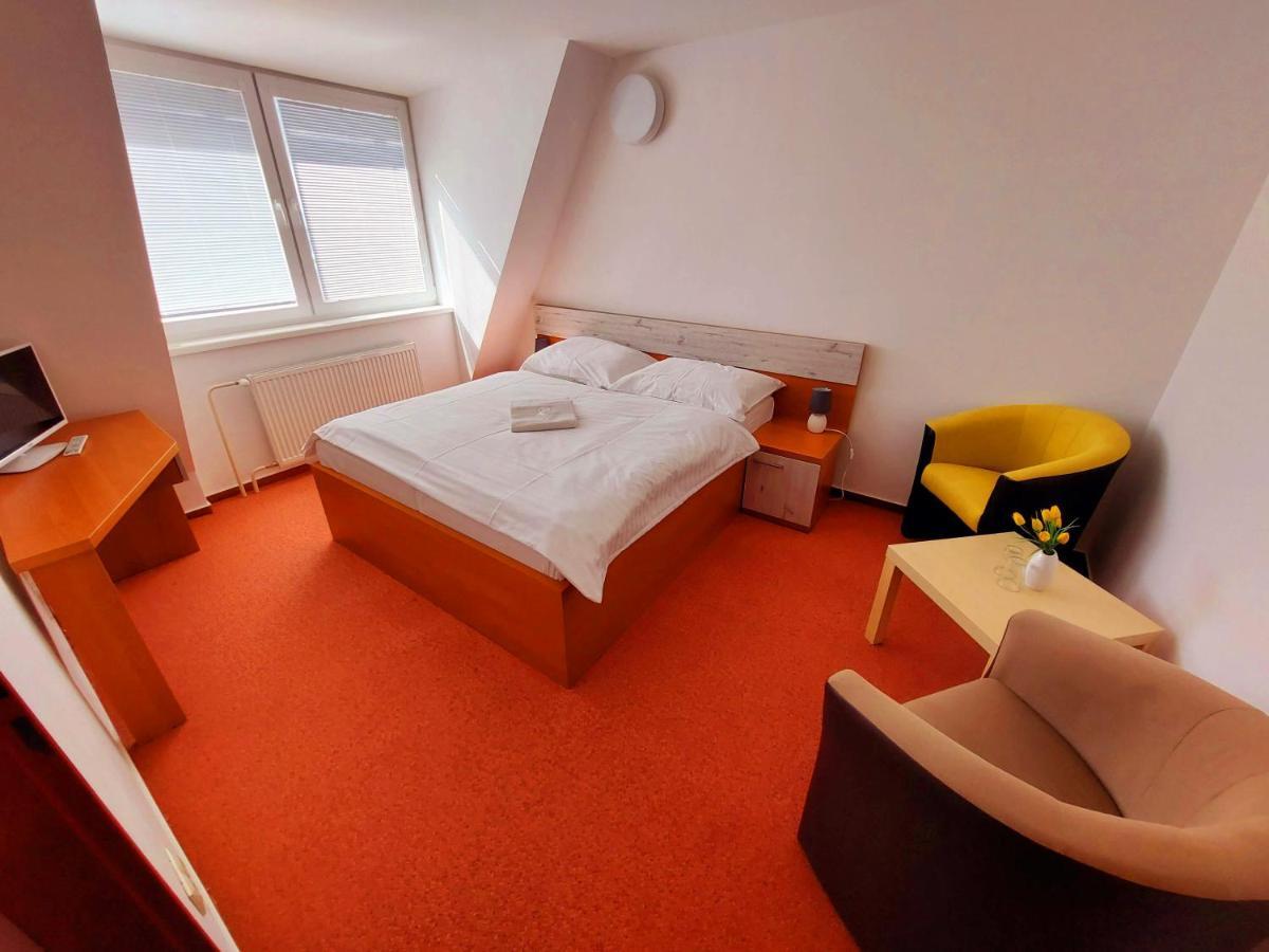 Agrohotel Tri Brezy Hrustin 외부 사진