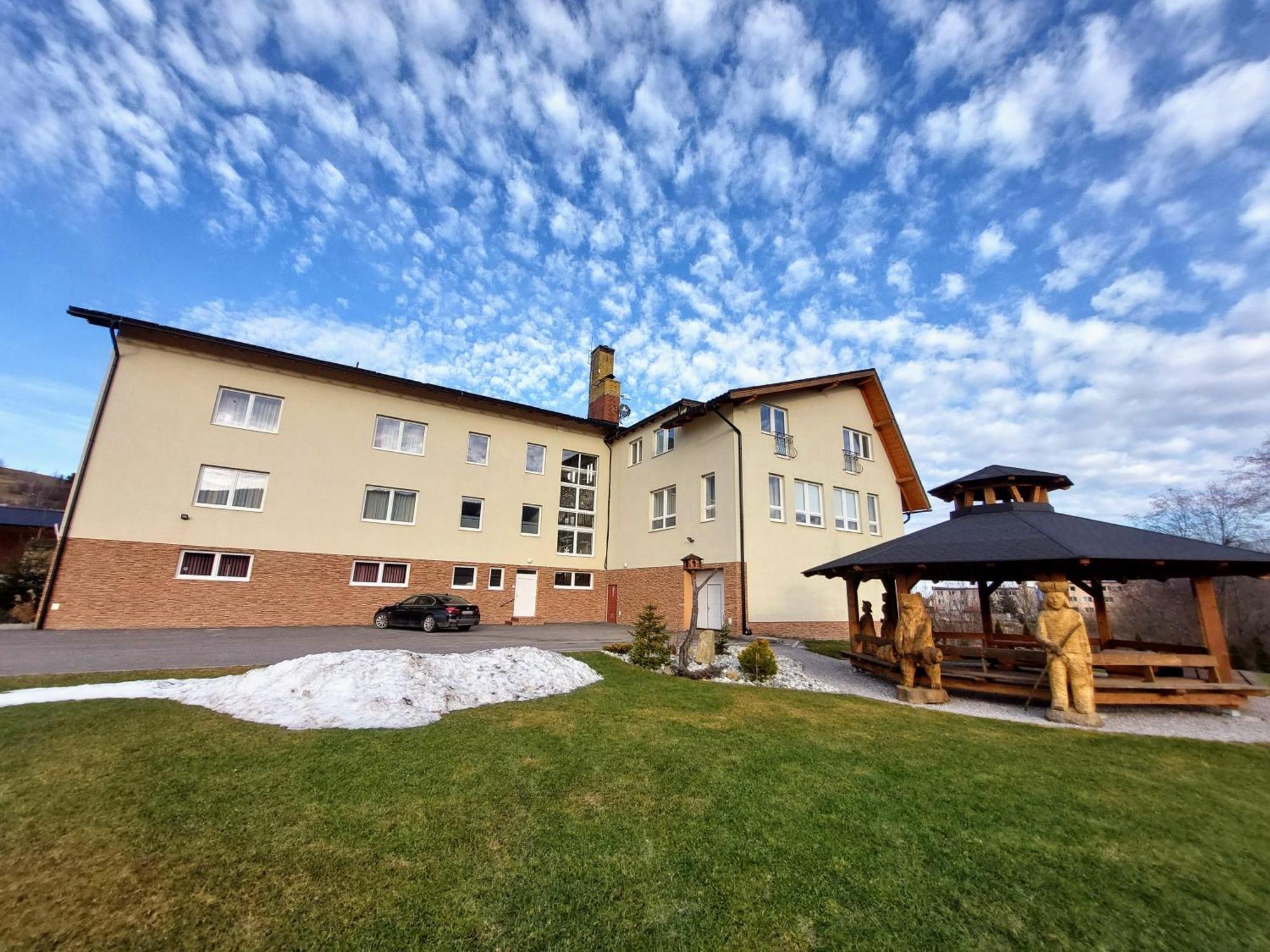 Agrohotel Tri Brezy Hrustin 외부 사진