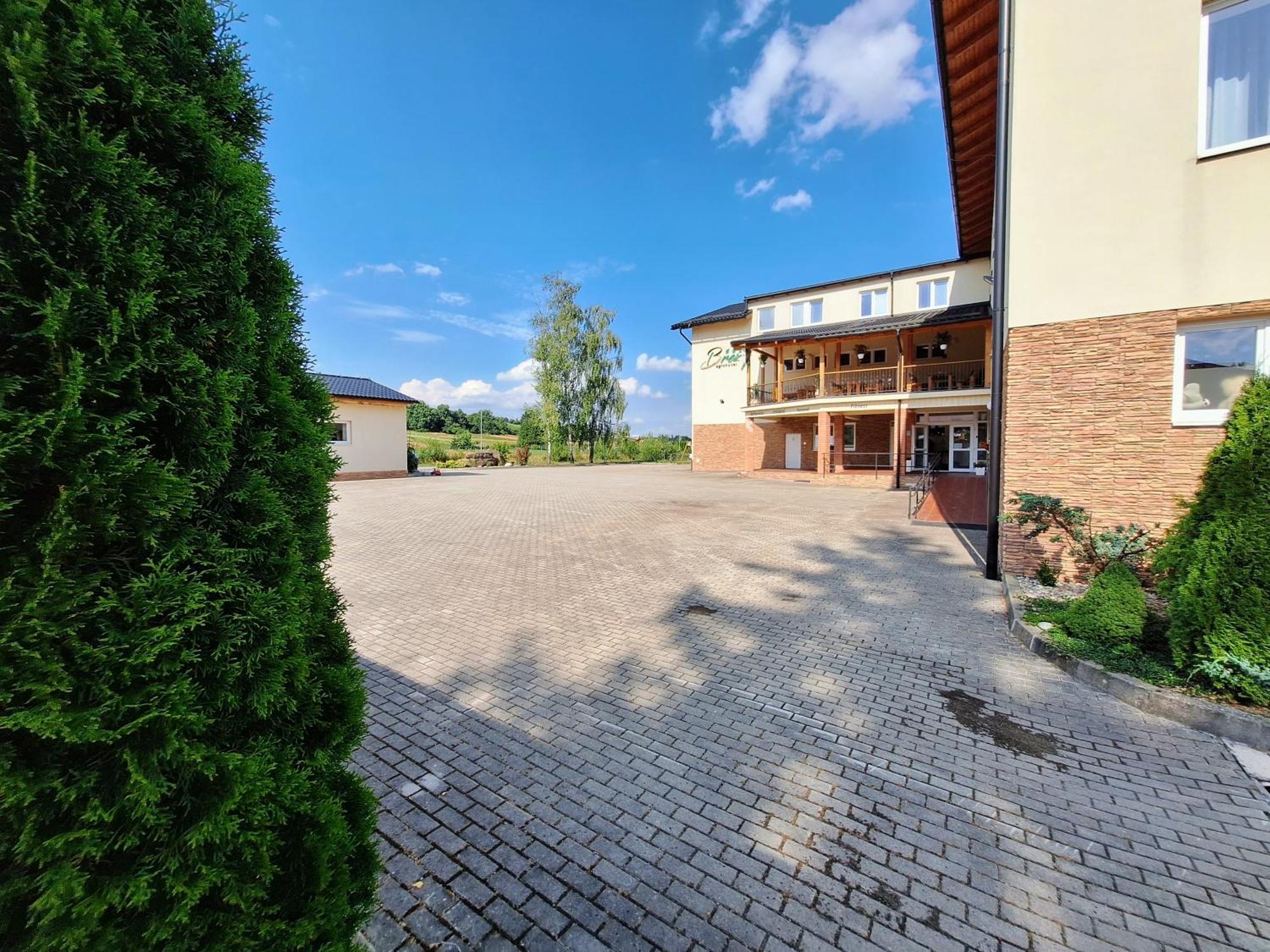 Agrohotel Tri Brezy Hrustin 외부 사진