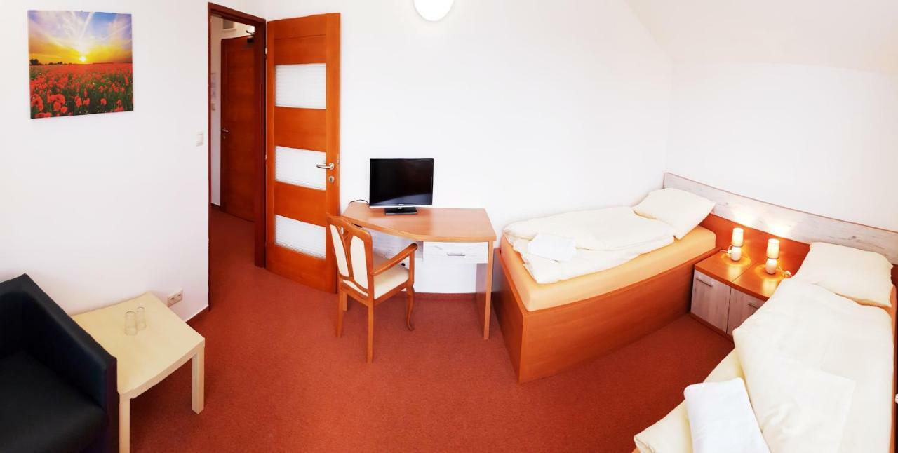 Agrohotel Tri Brezy Hrustin 외부 사진