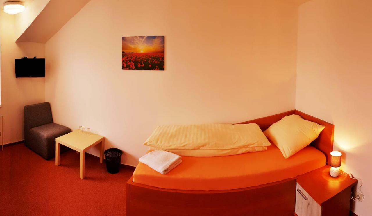 Agrohotel Tri Brezy Hrustin 외부 사진