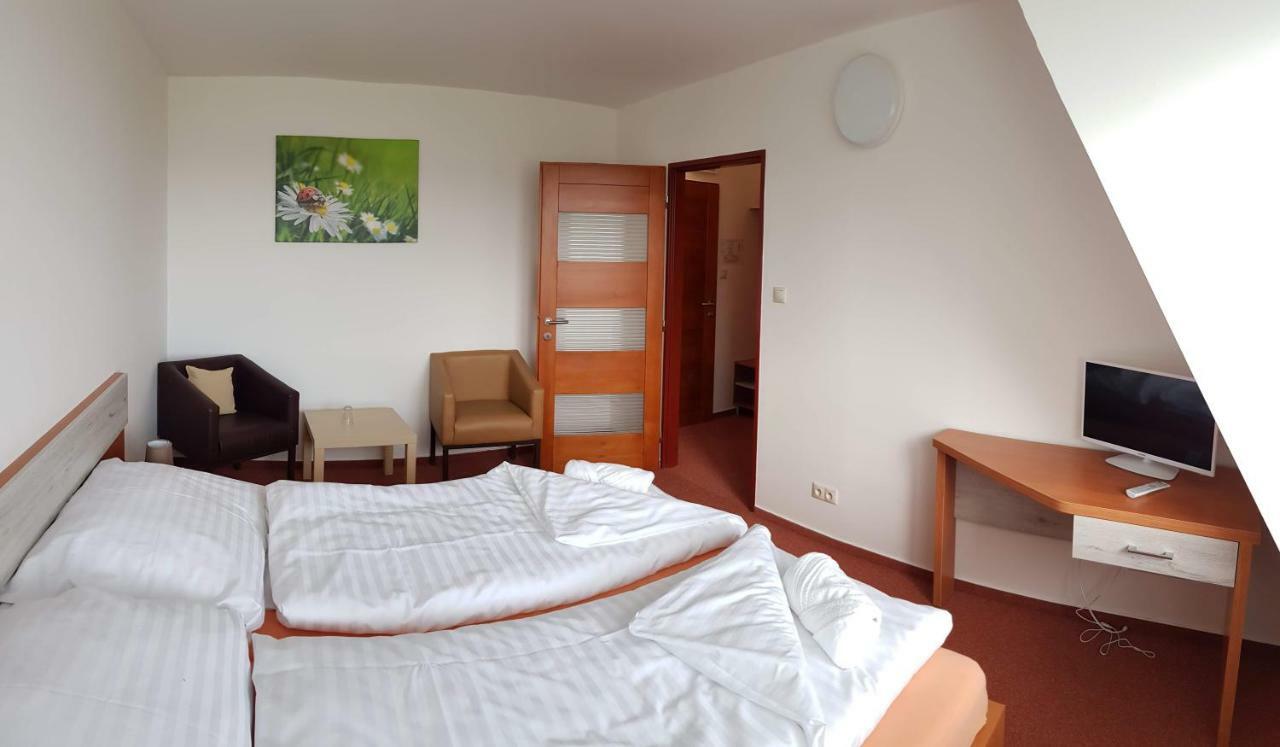 Agrohotel Tri Brezy Hrustin 외부 사진