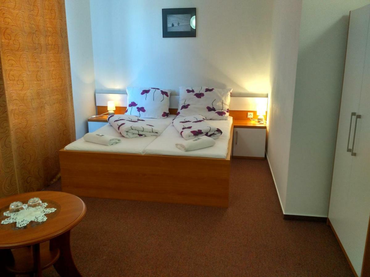 Agrohotel Tri Brezy Hrustin 외부 사진