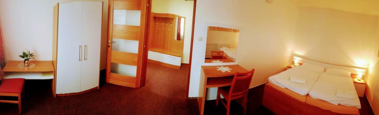 Agrohotel Tri Brezy Hrustin 외부 사진