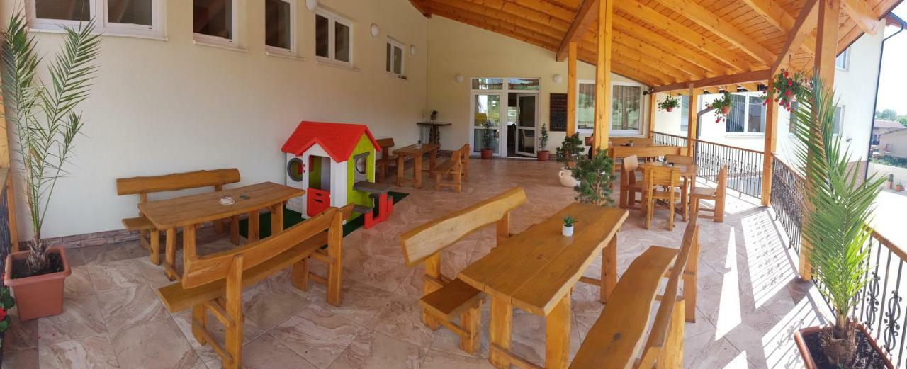 Agrohotel Tri Brezy Hrustin 외부 사진