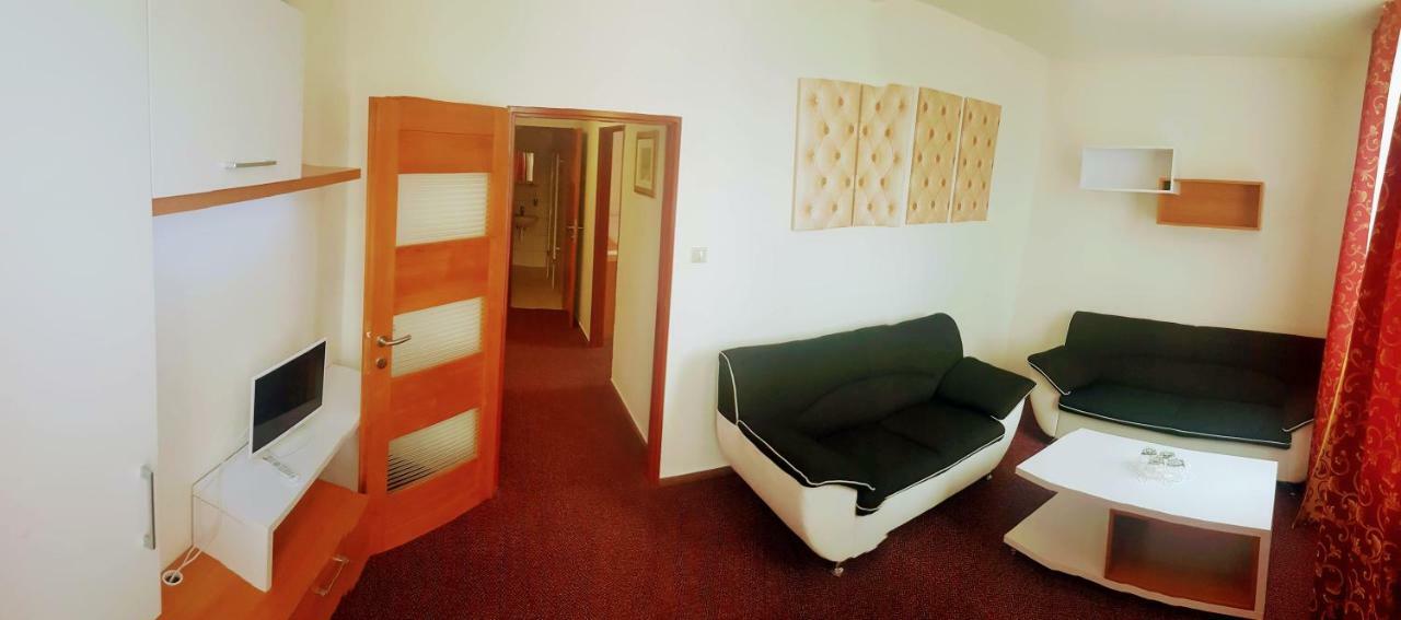 Agrohotel Tri Brezy Hrustin 외부 사진