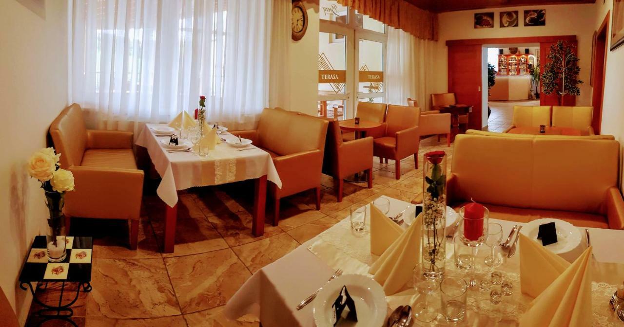 Agrohotel Tri Brezy Hrustin 외부 사진